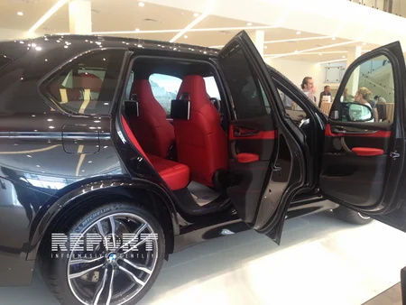 “BMW”nin yeni avtosalonu və iki yeni modeli təqdim olunub