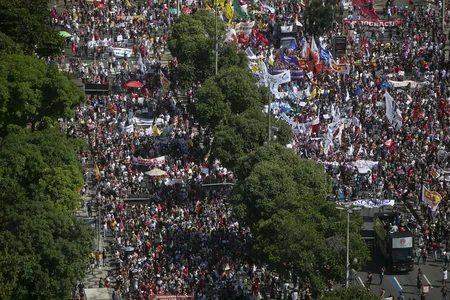 Акции протеста против политики Болсонару прошли по всей Бразилии