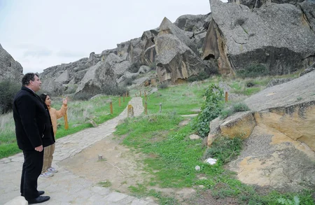 Husband of Croatian President visited Gobustan State Reserve