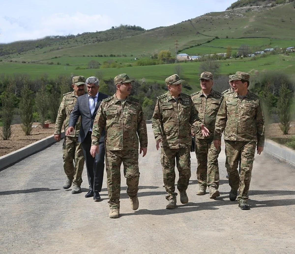 Ekspertdən generalların cəbhə xəttinə səfəri barədə sensasiyalı açıqlama