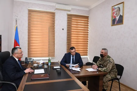 Rövşən Rzayev məcburi köçkünlərin müraciətlərini dinləyib