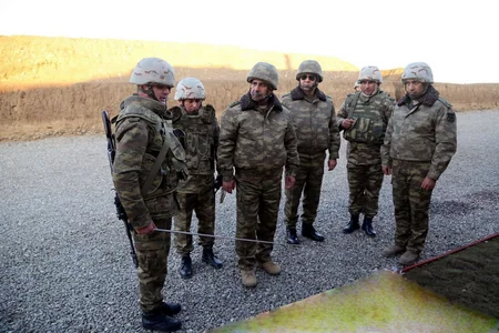 Azərbaycanın müdafiə naziri cəbhə xəttinə gedib