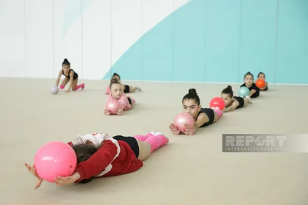 Bölgə gimnastlarının Milli Gimnastika Arenasında məşqləri davam edir