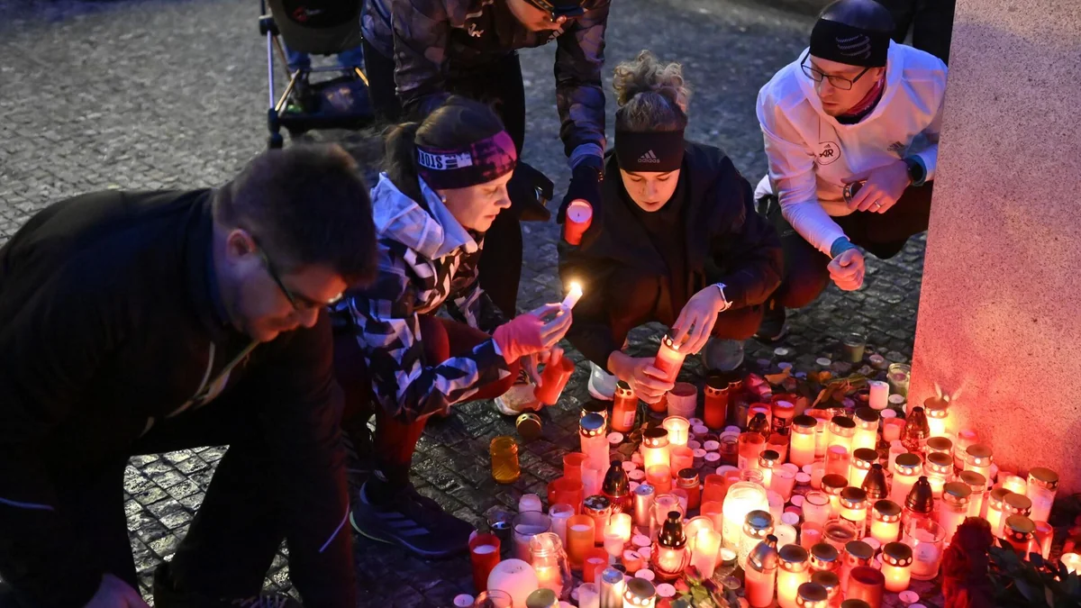 Mourning held in memory of those killed at University of Prague