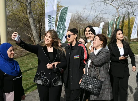 Prezident və birinci xanım Ağdərənin Həsənriz kəndində sakinlərlə birlikdə Novruz tonqalını alovlandırıblar - YENİLƏNİB