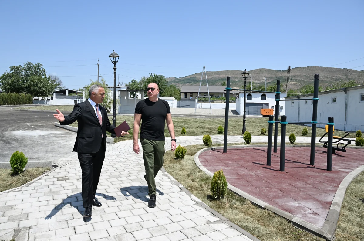 Prezident Xocalının Təzəbinə kəndində görülən işlərlə tanış olub