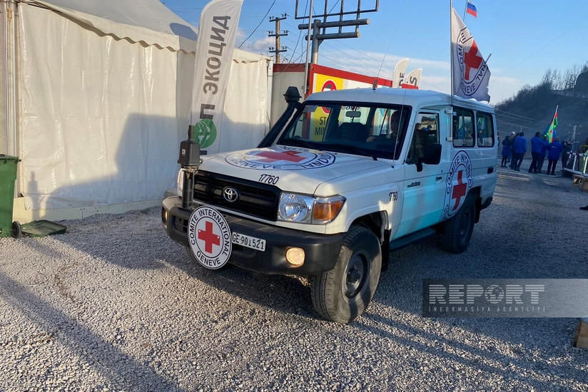 Автомобили МККК доставили в Ханкенди подгузники и детское питание