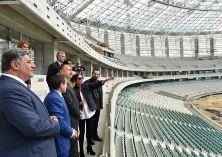 Azərbaycan prezidenti Bakı Olimpiya Stadionunda  tikinti işlərinin gedişi ilə tanış olub