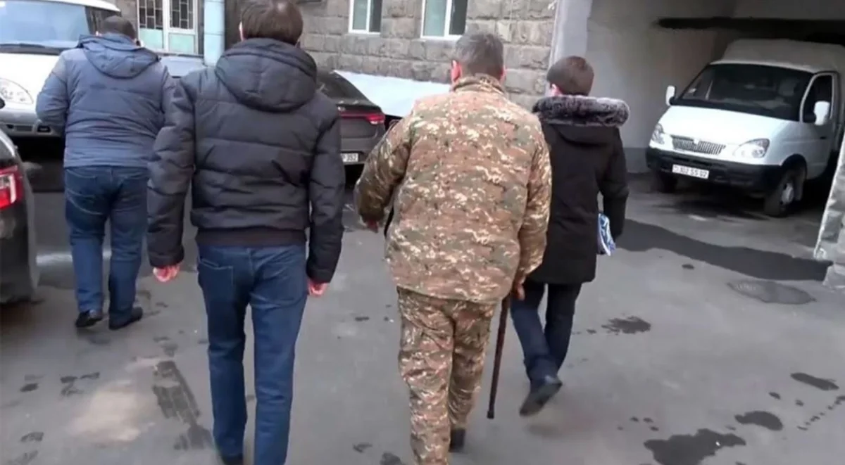 В Армении задержали полковника ВС за коррупцию