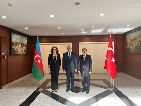 Şimali Kiprin təhsil naziri Türkiyə səfiri ilə ŞKTC və Azərbaycan arasında əməkdaşlığı müzakirə edib