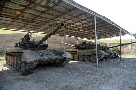 Брошенная на поле боя вражеская военная техника