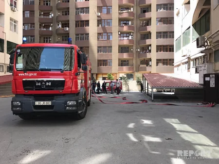 Bakıda hündürmərtəbəli binada yanğın olub - FOTO