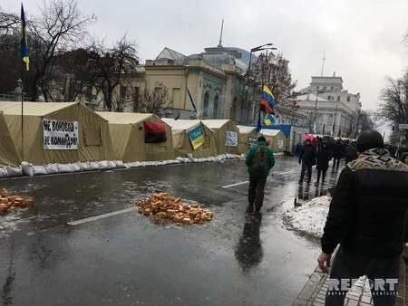 Обитатель палаточного городка у Верховной рады Украины: Мы в любой момент готовы обороняться - ФОТОРЕПОРТАЖ - ВИДЕО