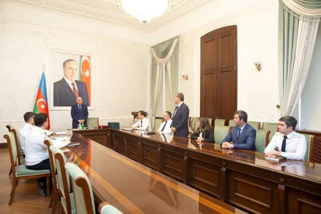 Kamran Əliyev hakim vəzifəsinə təyin olunan prokurorluq əməkdaşlarını təltif edib