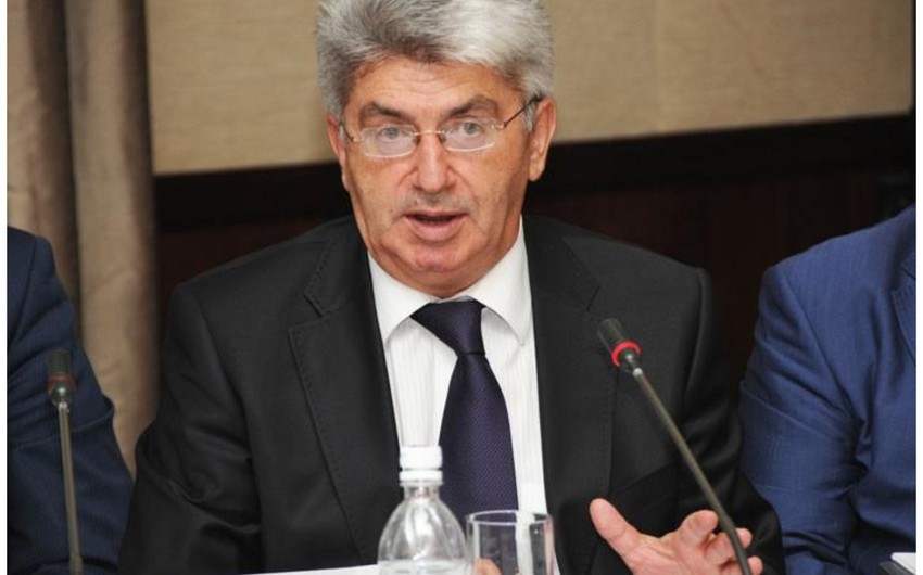 Auditorlar Palatasının sədri yoqanın faydaları haqqında kitab yazıb