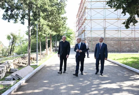 Prezident Xankəndidə Qarabağ Universitetində görülən işlərlə tanış olub - YENİLƏNİB