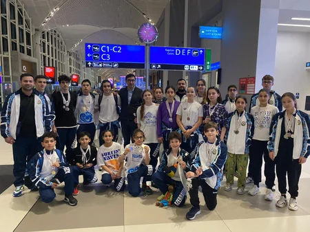 Azərbaycan üzgüçüləri Macarıstandakı beynəlxalq turnirdə 32 medal qazanıblar
