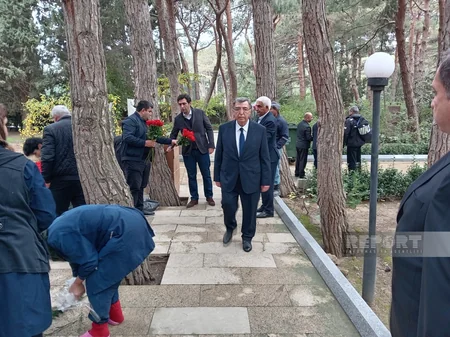 Bakıda Qarakənd faciəsi qurbanlarının məzarları ziyarət olunub
