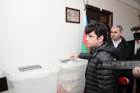 Prezidentliyə namizəd Fuad Əliyev səs verib