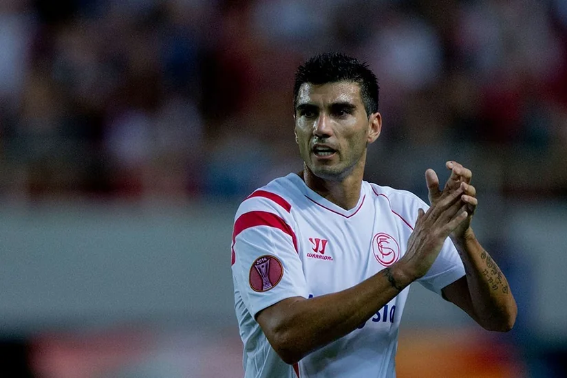 Məşhur futbolçu avtomobil qəzasında ölüb