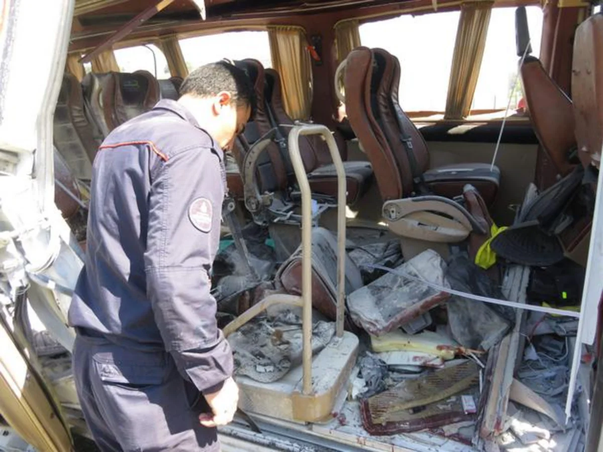 В Стамбуле при взрыве в микроавтобусе ранены семь человек