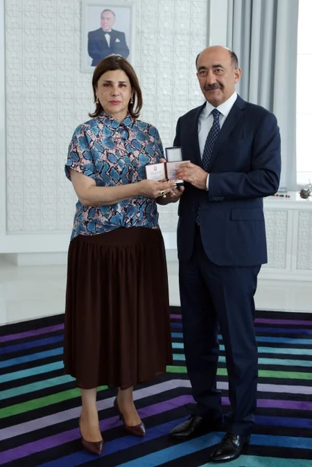 Ramiz Rövşənə Xalq şairi, Kamal Abdullaya “Xalq yazıçısı” fəxri adları təqdim olunub