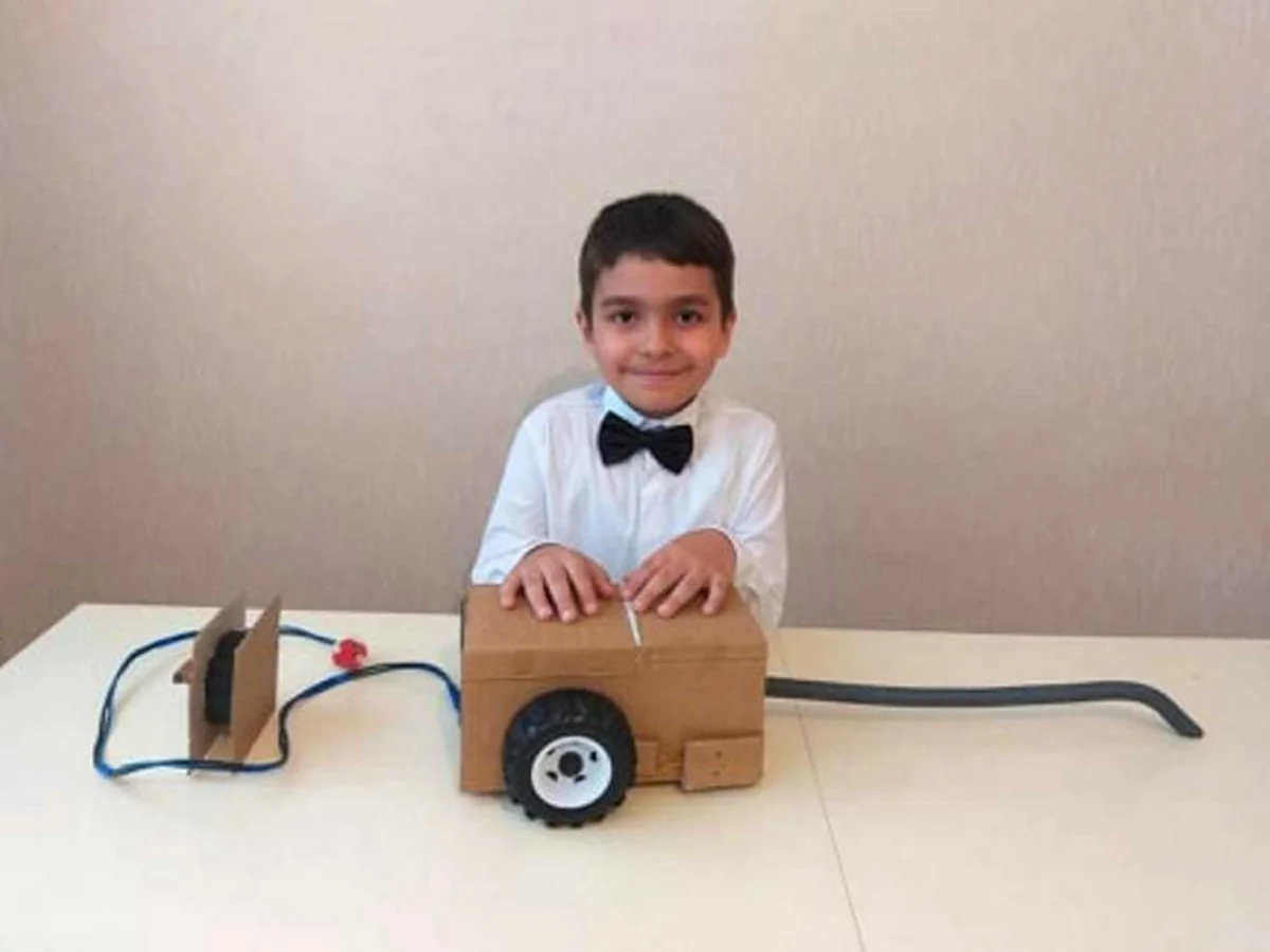 Azerbaijani schoolboy makes vacuum cleaner model