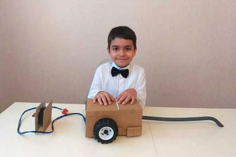 Azerbaijani schoolboy makes vacuum cleaner model