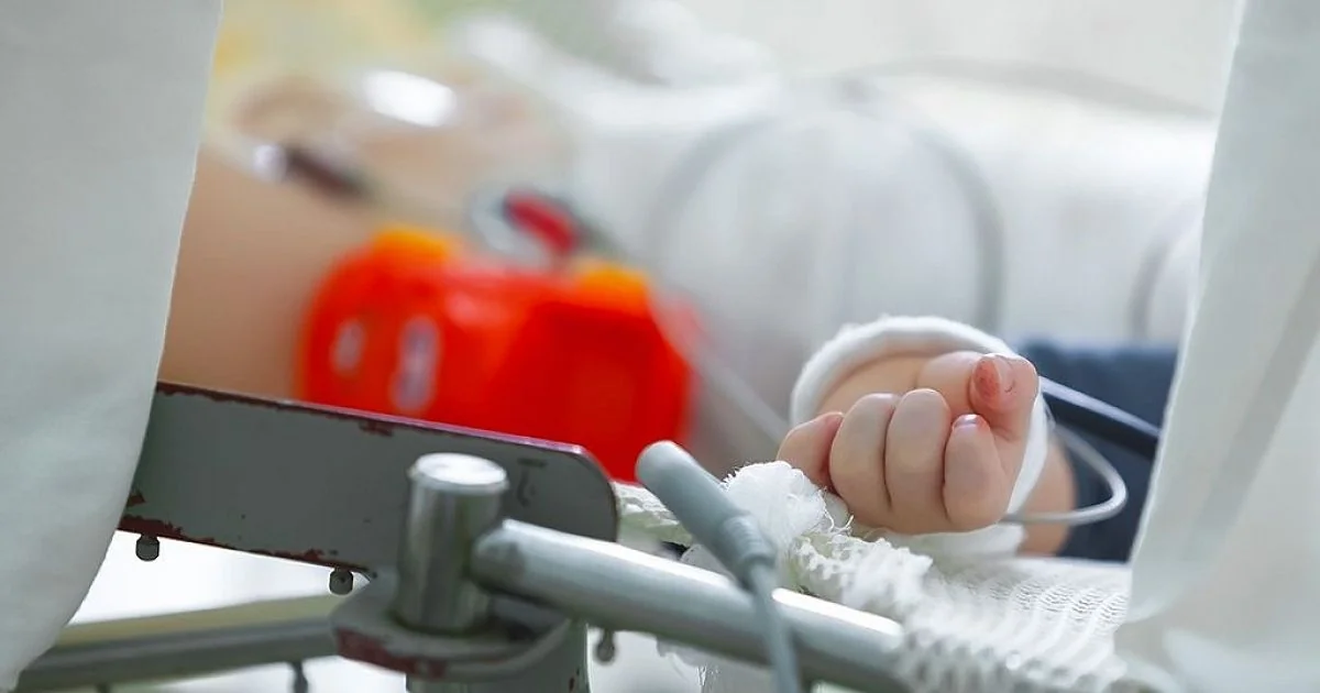 Bakıda yol qəzasında 2 yaşlı körpənin ayağı sınıb