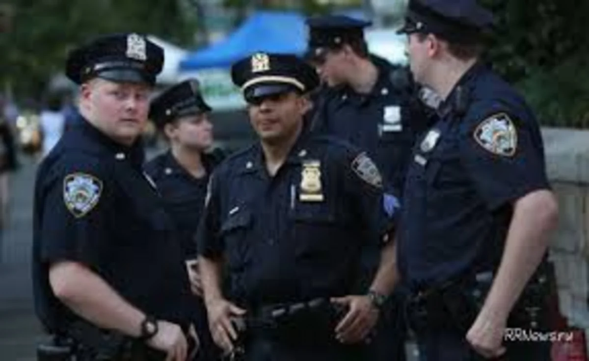Texasda polis əməkdaşı silahsız afroamerikalını güllələyib