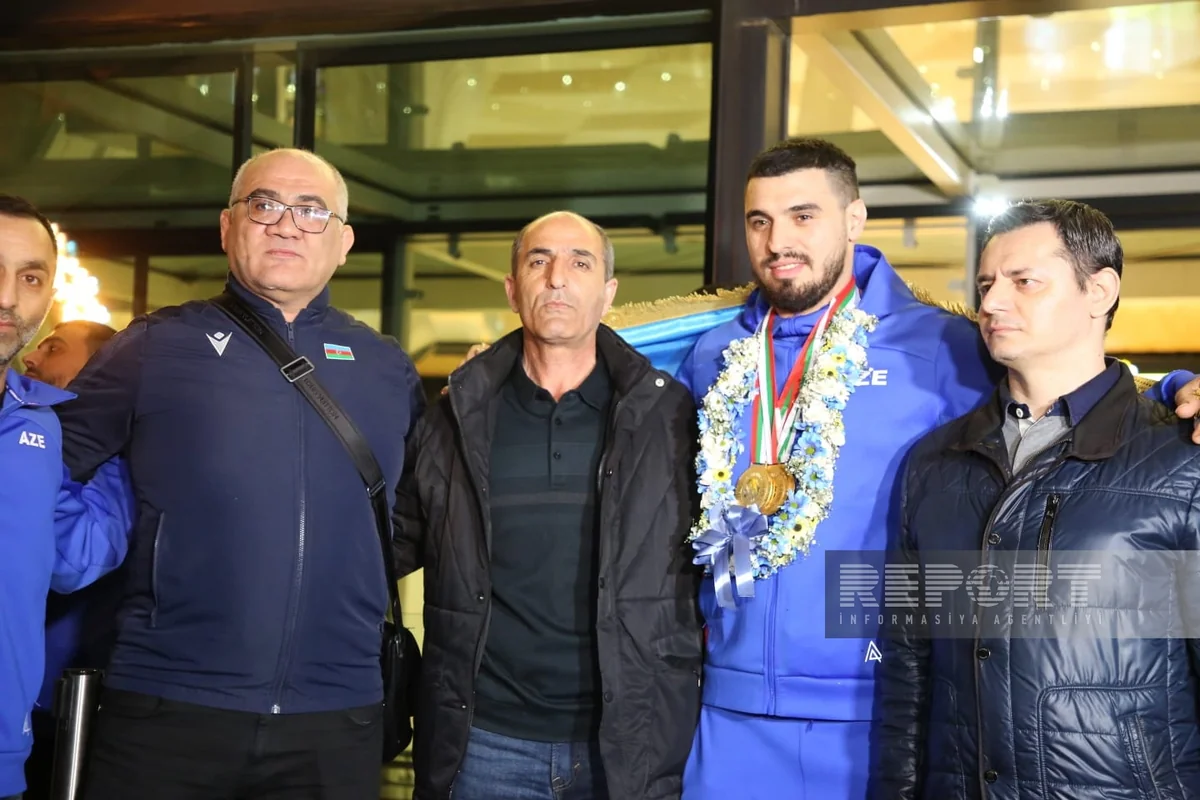 Ağırlıqqaldırma üzrə yığma komanda Vətənə qayıdıb