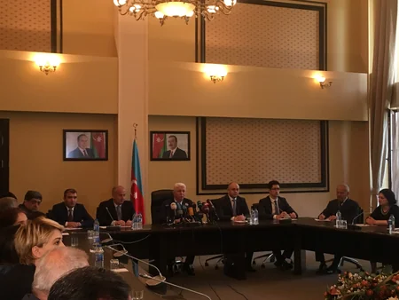 В Баку проходит презентация проекта электронного аукциона по приватизации госсобственности