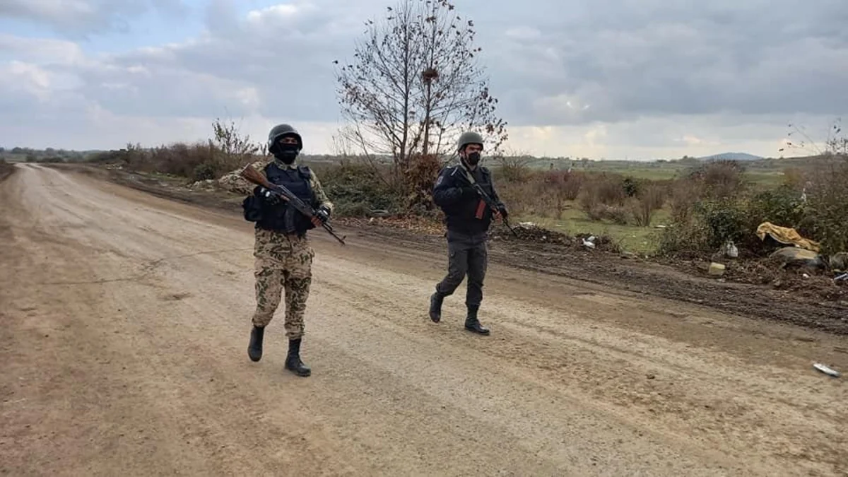 Polis azad edilmiş ərazilərə keçmək istəyən yeniyetməni saxlayıb
