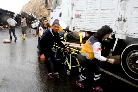 Traffic accident in southeast Turkey leaves 13 dead