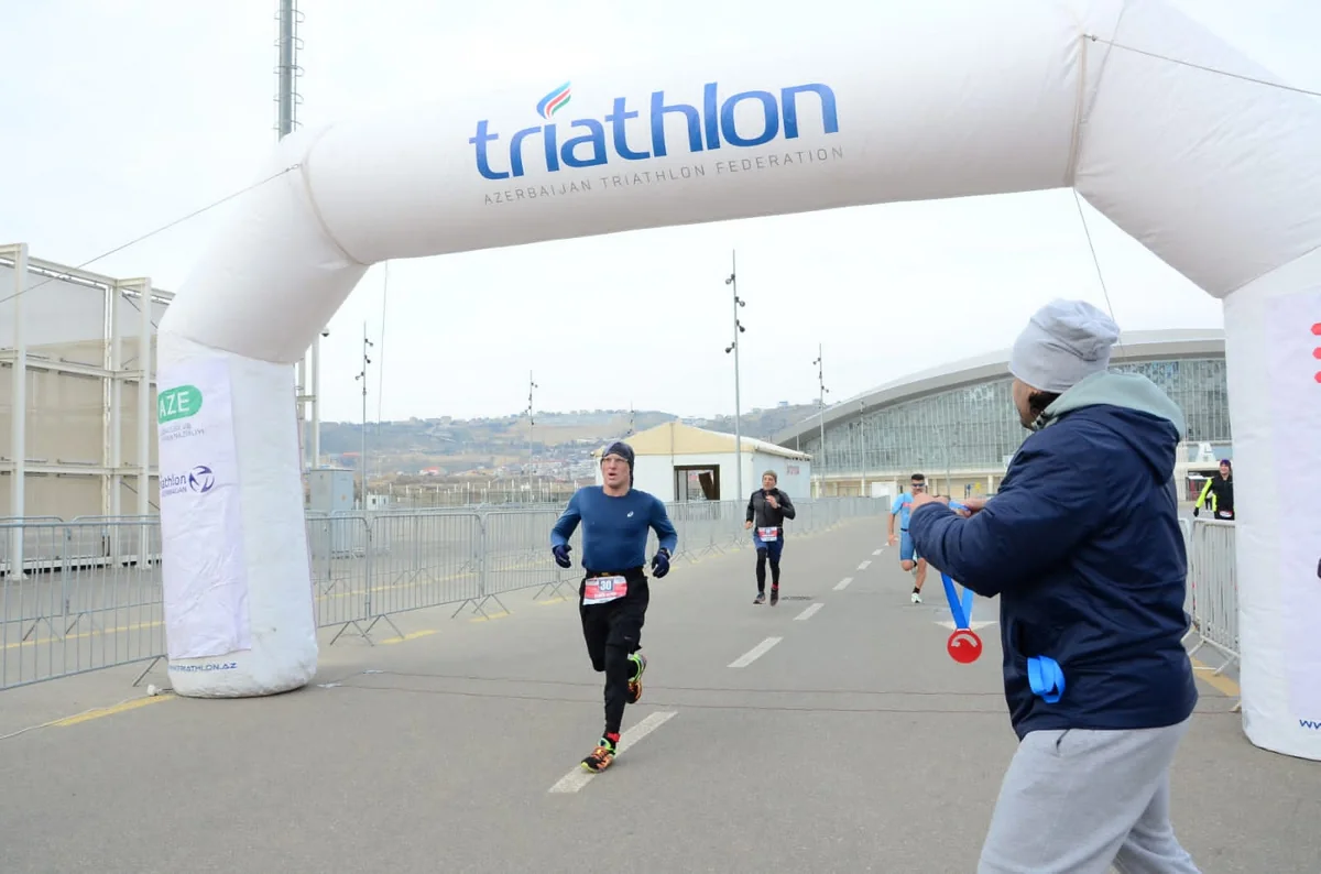 Su İdmanı Sarayında akvatlon yarışı keçirilib