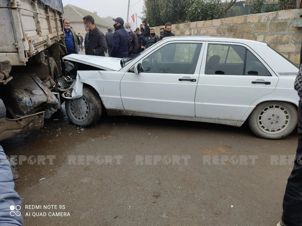 Cəlilabadda minik avtomobili yük maşınına çırpılıb