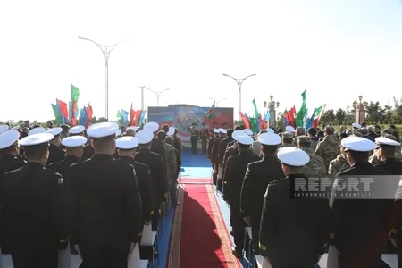 Hərbi Dəniz Qüvvələrində Zəfər Gününə həsr olunan təntənəli mərasim keçirilib