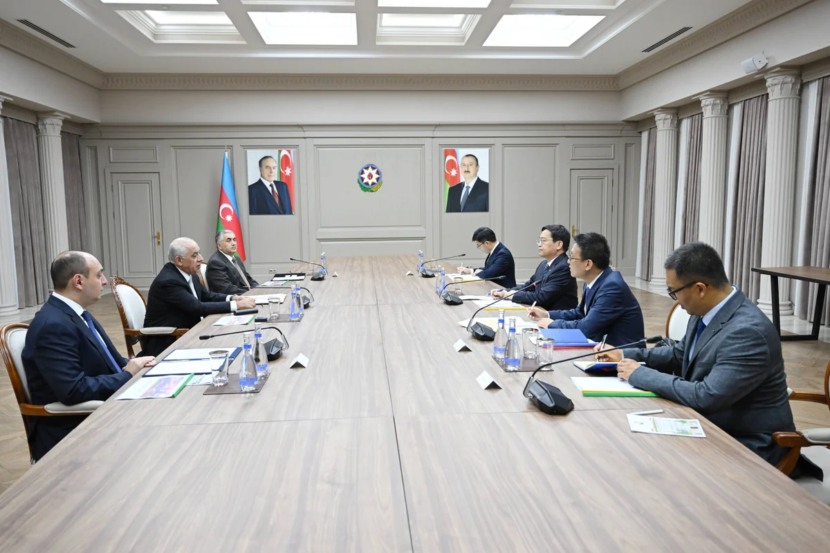 Əli Əsədov Çin Yol və Körpü Korporasiyasının prezidenti ilə görüşüb