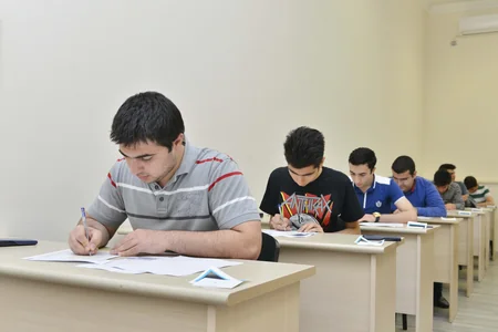 ​Bakı Ali Neft Məktəbində semestr imtahanlarını britaniyalı müəllimlər keçirir