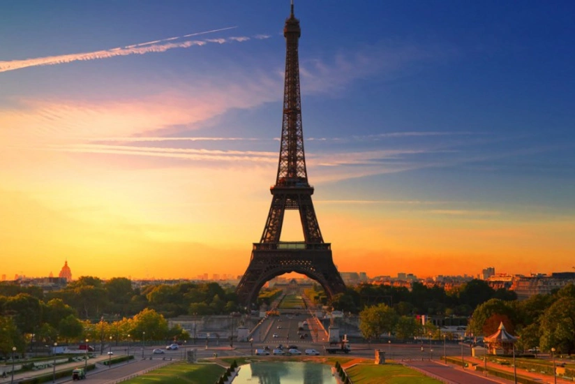 Eiffel Tower shut down over protests