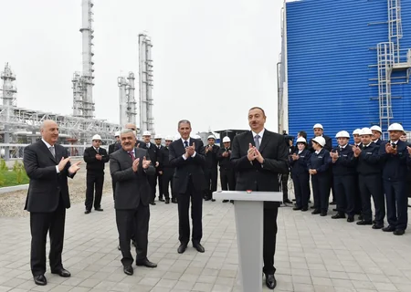 ​İlham Əliyev Sumqayıtda iki zavodun açılışında iştirak edib