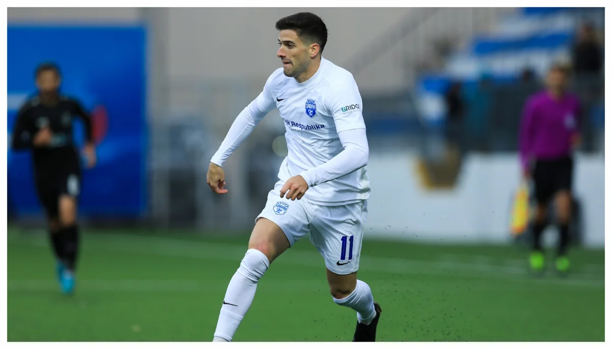 “Sabah”ın futbolçusu rəqibini vurduğu üçün qırmızı vərəqə alıb