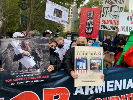 BMT-nin binası qarşısında Gəncə hadisələri ilə bağlı aksiya keçirilir