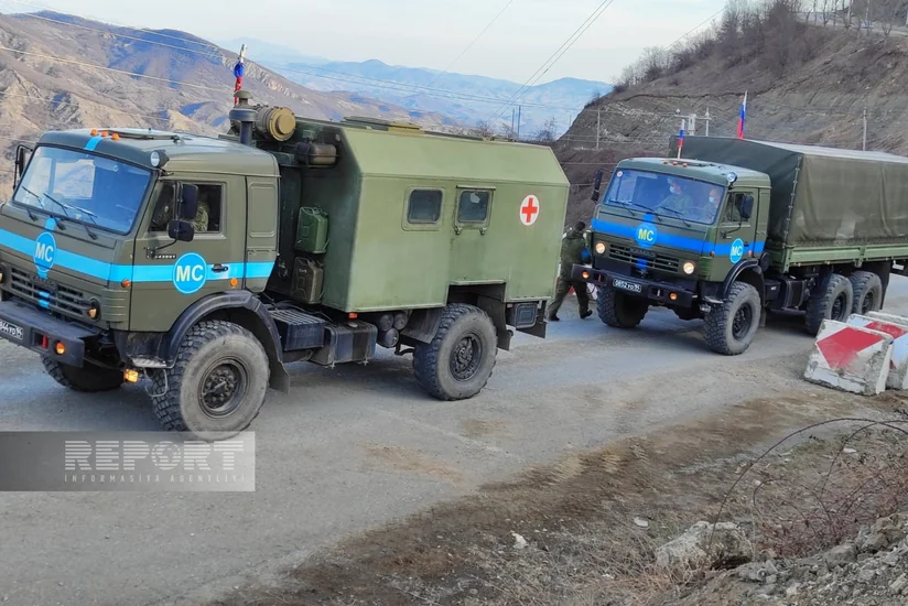 2 vehicles of Russian peacekeepers move freely on Khankandi-Lachin road