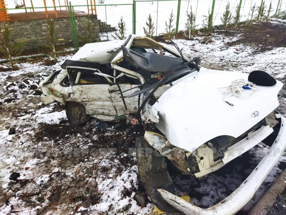 Qəbələdə minik avtomobili avtobusla toqquşub, ölən var