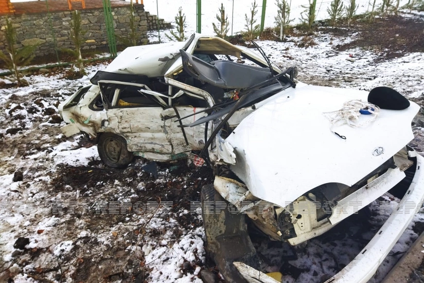 В Габале столкнулись легковой автомобиль и микроавтобус, есть погибший