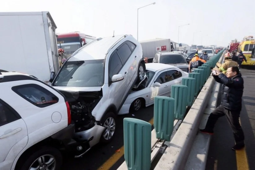 В Южной Корее произошло ДТП с участием 40 автомобилей, пострадали 25 человек