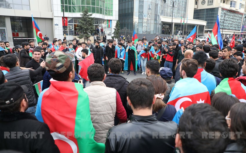 “Nə oldu Paşinyan?” – Bakı sakinləri qələbəni qeyd edir