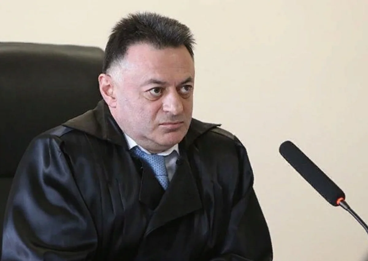 Yerevan məhkəməsinin sədri və katibi saxtakarlıqda ittiham olunur