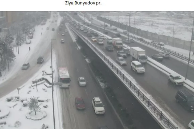 Bakının əksər küçələrində sıxlıq yaranıb, sərnişin avtobuslarının hərəkəti çətinləşib